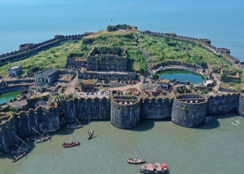 The Bombay High Court has rejected a Public Interest Litigation (PIL) challenging the construction of a jetty near the historic Murud-Janjira Fort in Raigad.