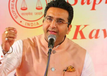 The Supreme Court has initiated a suo motu case regarding the assault on Senior Advocate Gaurav Bhatia and a female lawyer by protesting advocates at a district court.