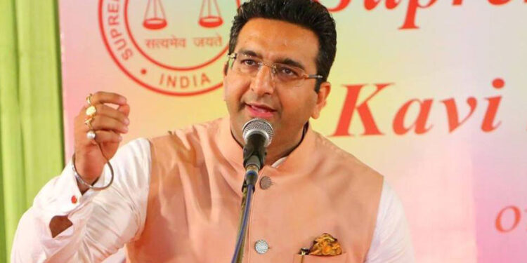 The Supreme Court has initiated a suo motu case regarding the assault on Senior Advocate Gaurav Bhatia and a female lawyer by protesting advocates at a district court.