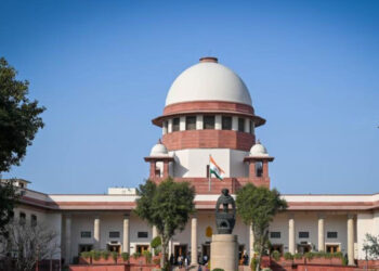 The Supreme Court has granted bail to a litigant who was taken into custody for failing to deposit costs and making contemptuous remarks. Additionally, the Court has framed contempt charges against the individual.