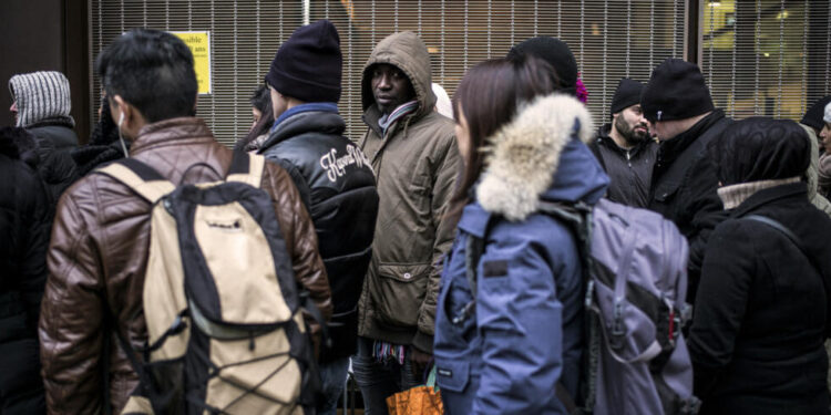 The appeals court has reinstated the suspension of a Texas immigration law, preventing state police from cracking down on migrants.