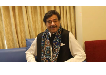 Shatrughan Sinha remarked that Prime Minister Modi is the only leader in any democratic country worldwide who has not held a press conference in the past 10 years.