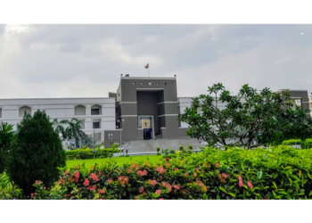 The Gujarat High Court has issued a notice to the Bar Council of India (BCI) in response to a plea from eight law colleges seeking recognition.