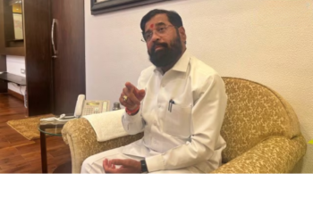 In an interview, Eknath Shinde remarked, “Uddhav’s neck collar is no longer there, he is roaming around; I should get credit for that.”
