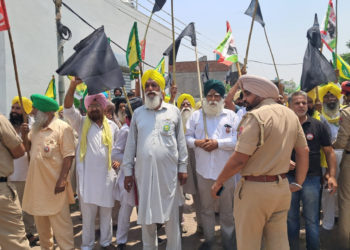 As farmers block BJP in Haryana and Punjab, the party has held meetings with election officials. Candidates express feeling “reduced to begging.”