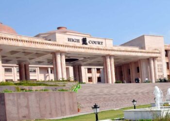 Allahabad High Court: Claim of wife quarrelling alone cannot be considered sufficient evidence of cruelty.